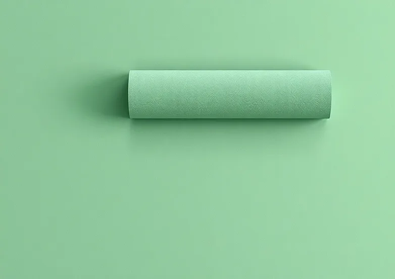 Pose de papier peint, rouleau et brosse à maroufler